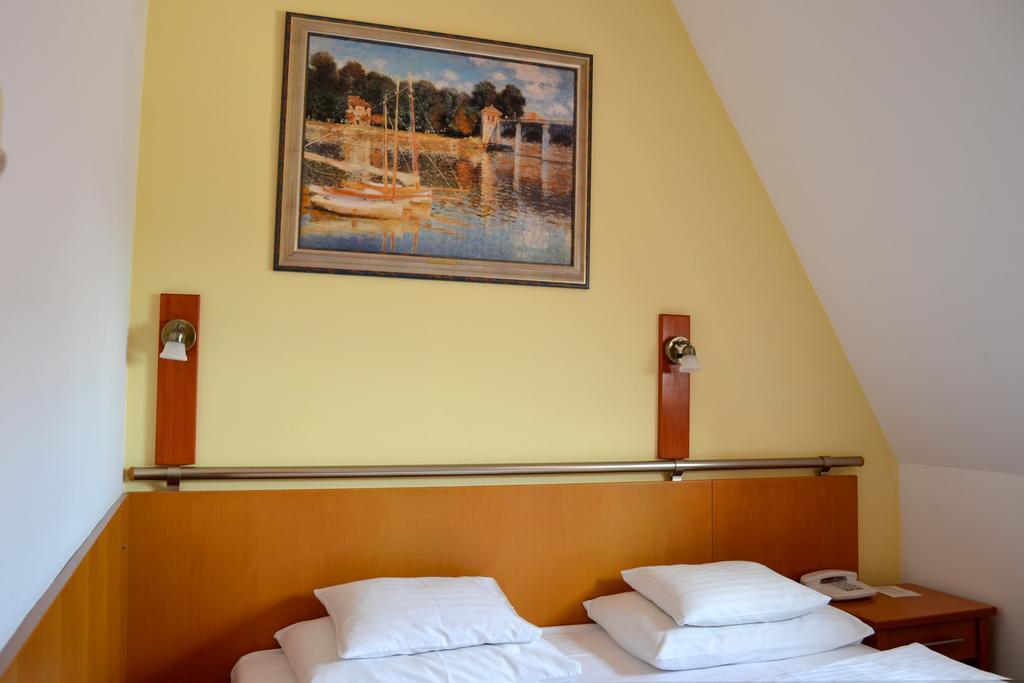 Hotel Veritas Budapest Exterior photo