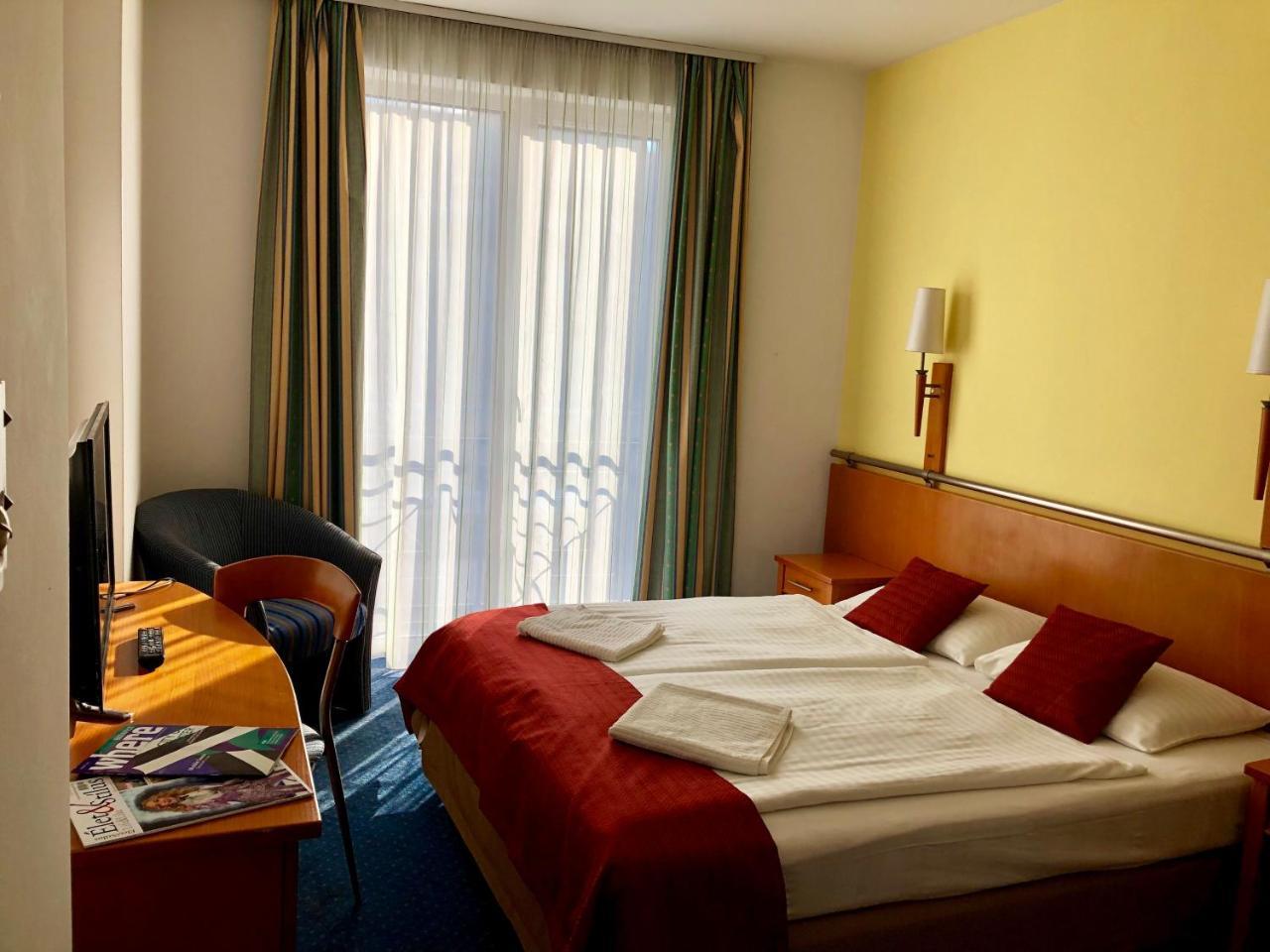Hotel Veritas Budapest Exterior photo